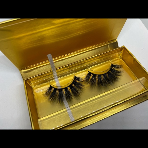 JHaley Beauty LLC Luxury Mink Lashes - Picture 10 of 10